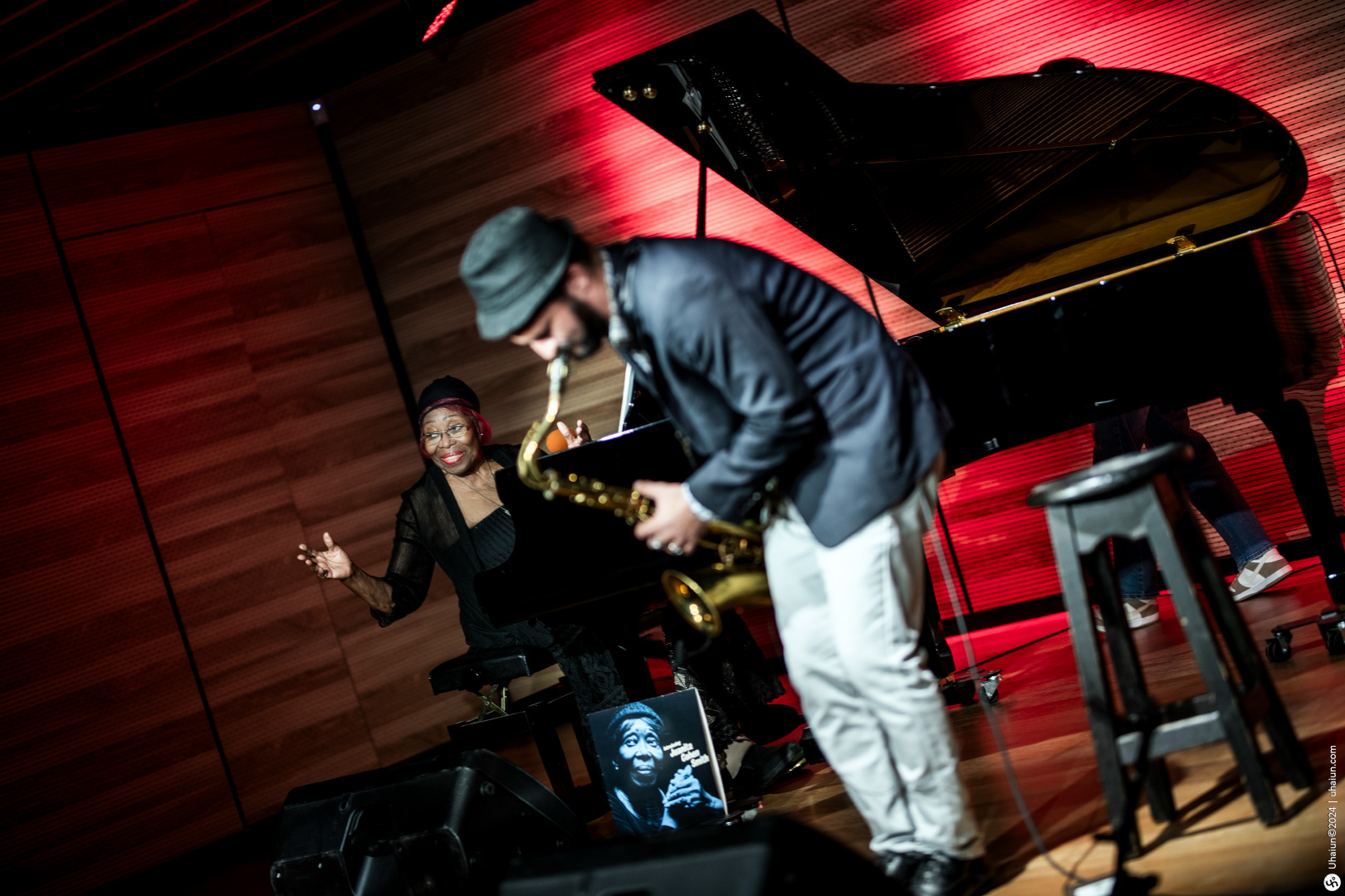 Juanita Cohen Smith enjoying live jazz music performance