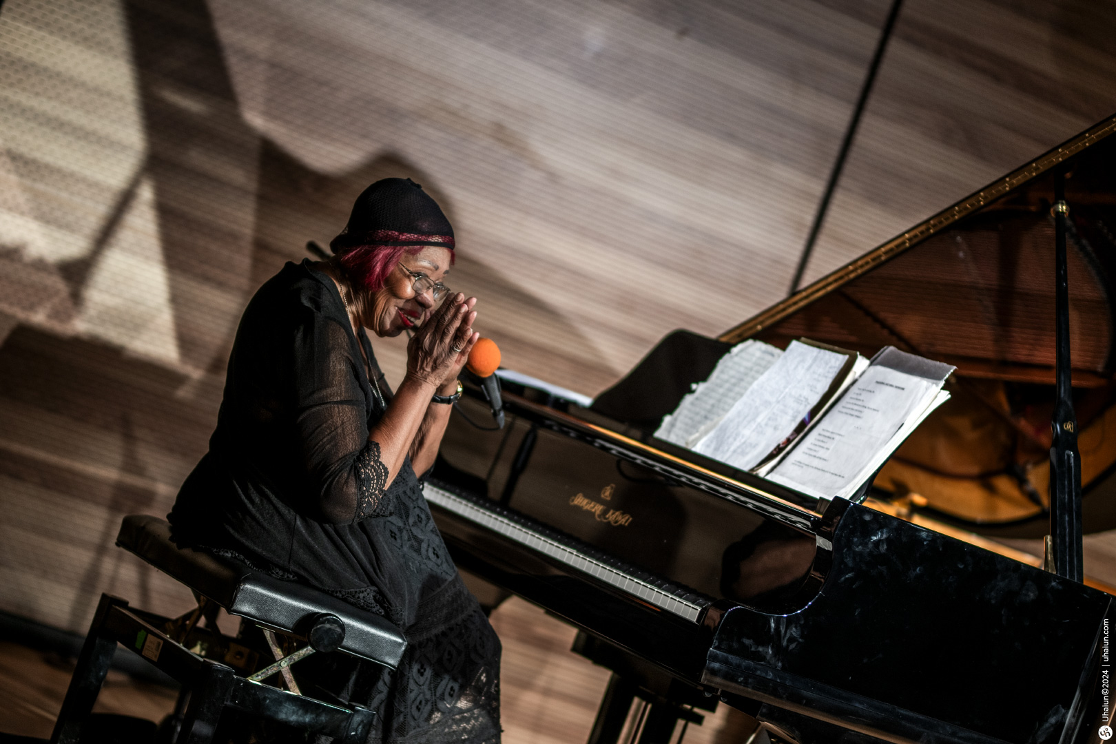 Juanita Cohen Smith performing live at piano concert