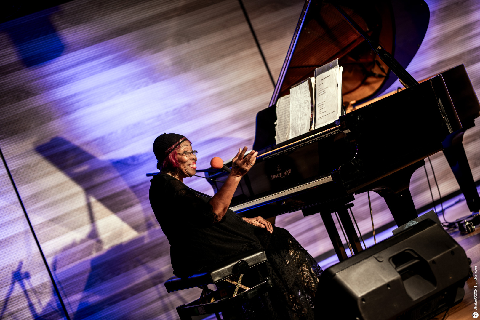 Juanita Cohen Smith performing piano on stage