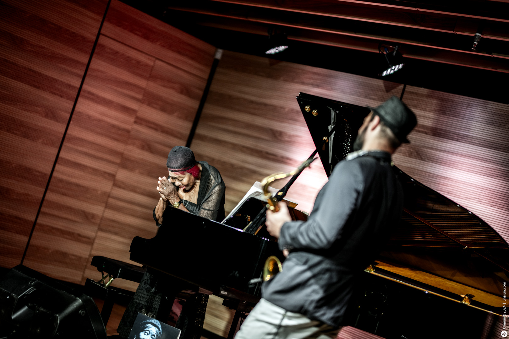Juanita Cohen Smith performing live on piano