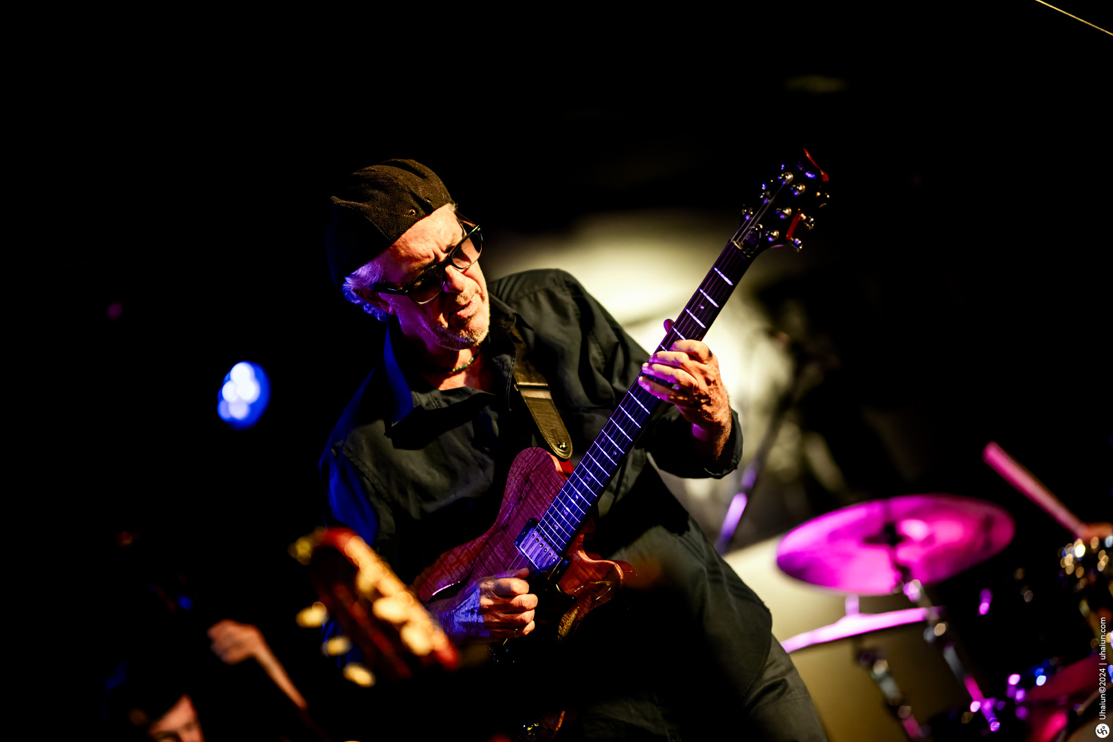 Mordy Ferber playing guitar on stage live