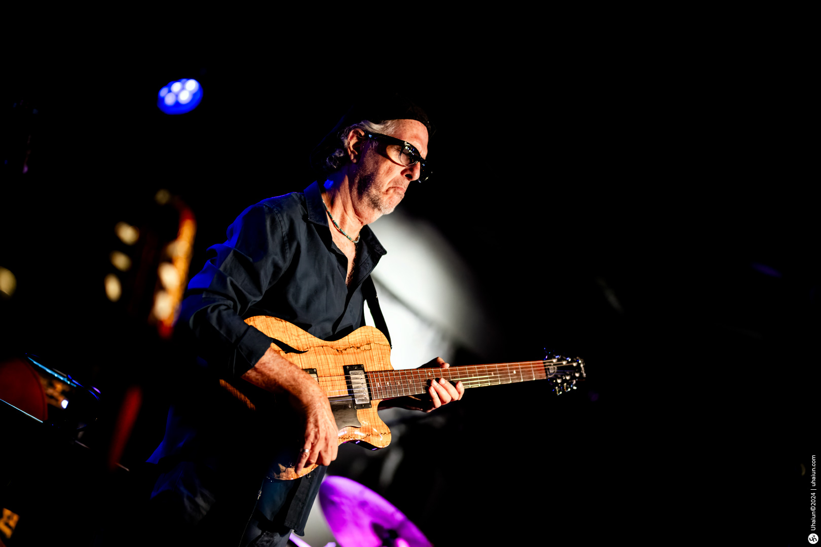 Mordy Ferber playing guitar on stage live
